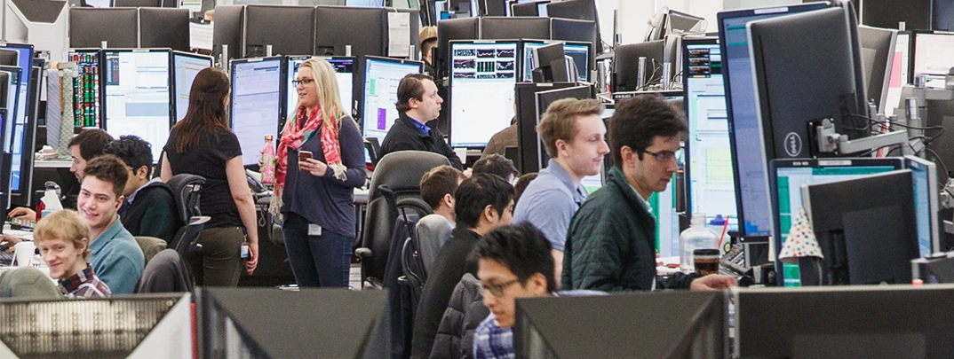 mobile version - people on trading floor w/ lots of monitors 