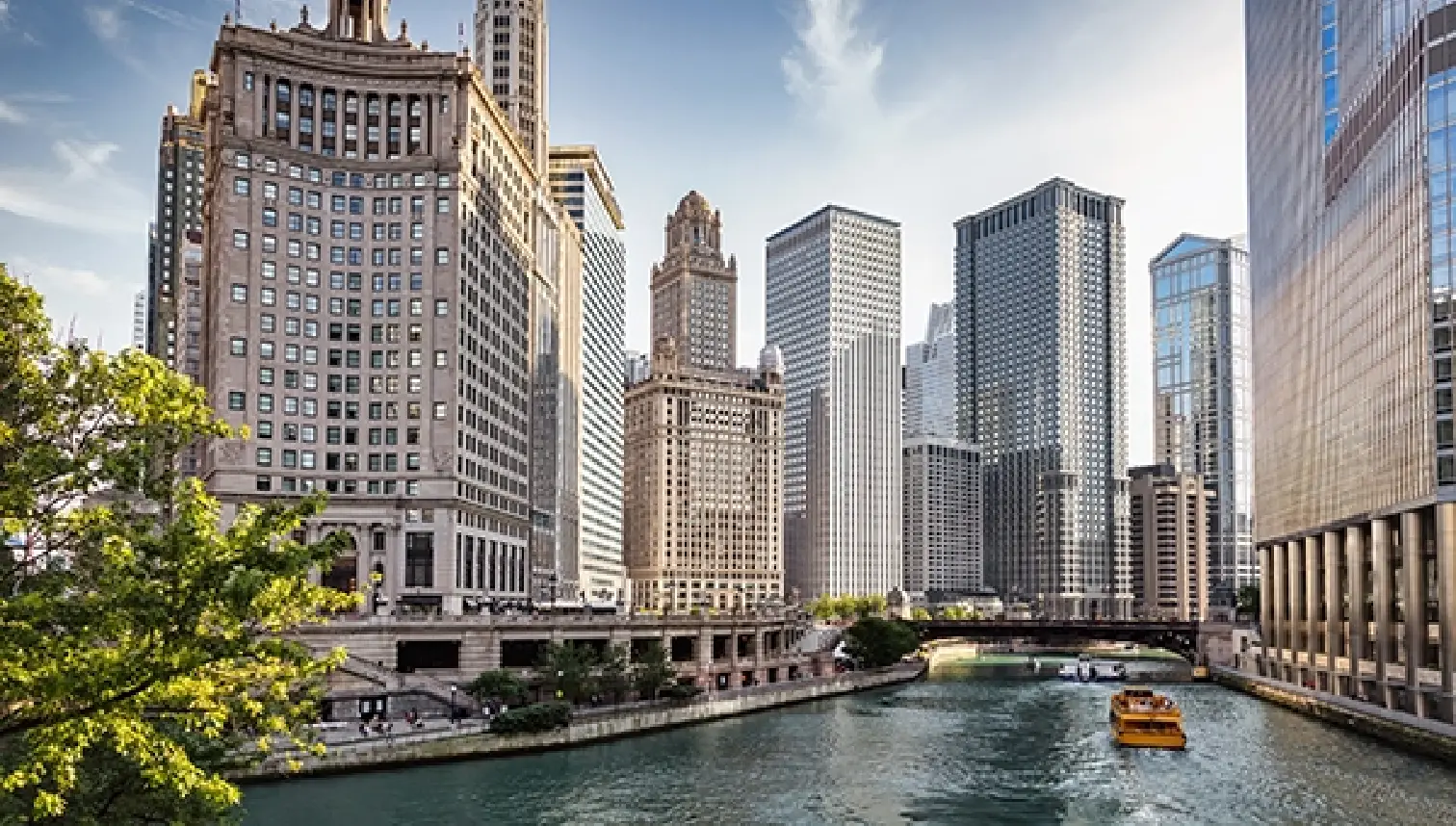 Chicago waterway with buildings on both sides of it